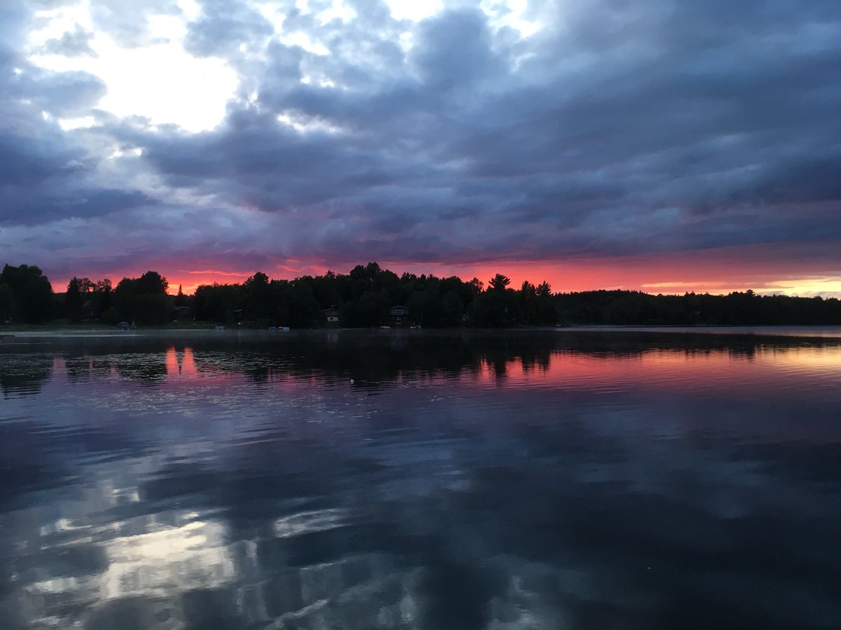 MrWheeldonDFJH's tweet photo. Sunset after the rain on Wolfe Lake tonight 👍🏻 https://t.co/5jEKLLAbnk