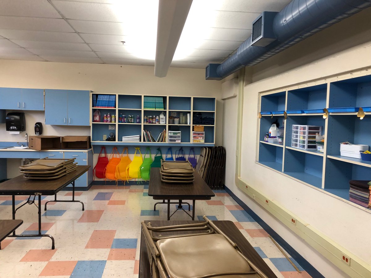 kidscreating's tweet photo. I got those rainbow aprons from the #clearthelist movement! Art teachering comes with a lot of ups and downs! My district has basically gotten rid of the fine arts director and now we are out on our own! https://t.co/3dfrEY0LnM https://t.co/FM7I8sUxx4