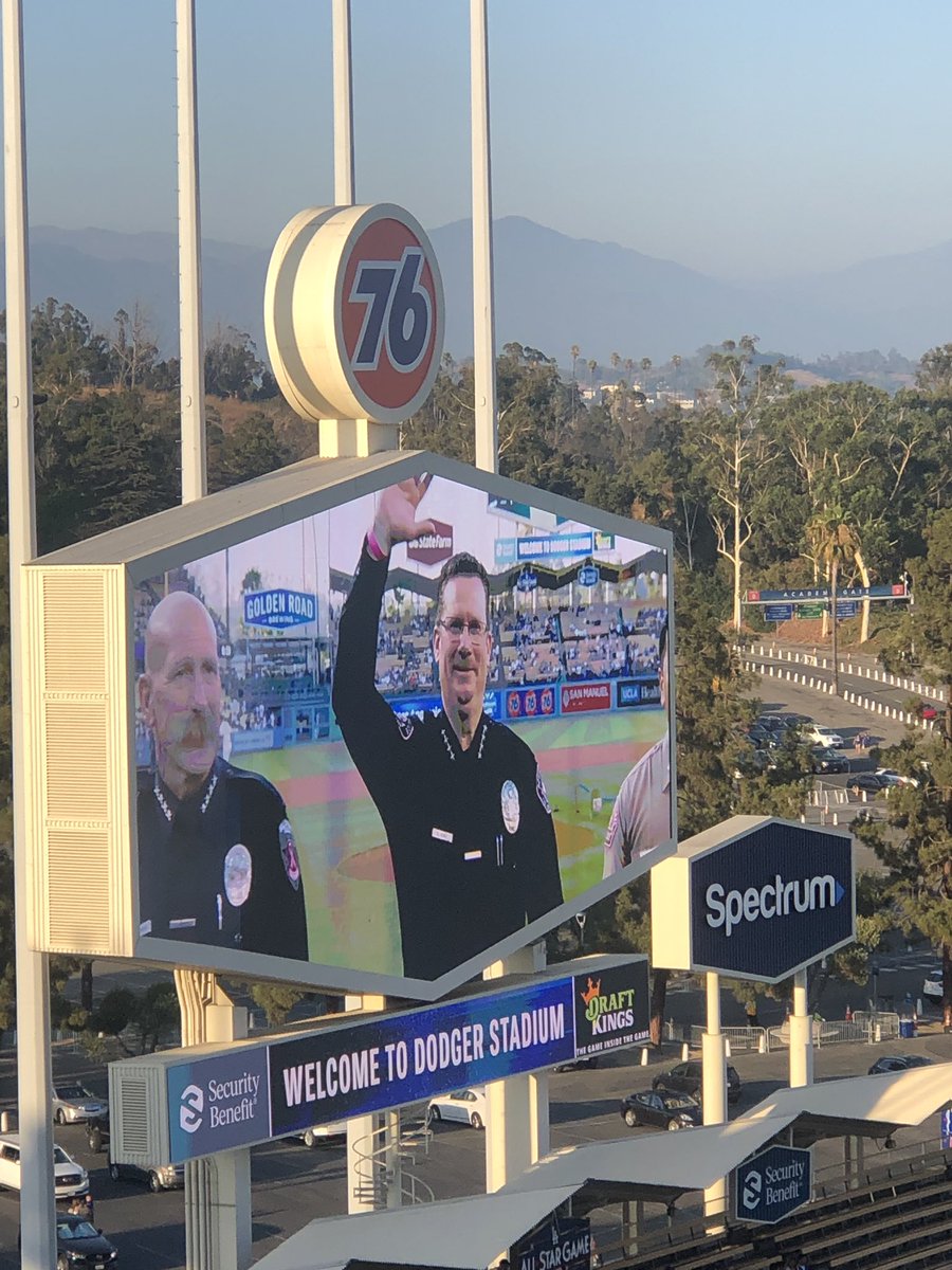 JohnCurleyCPD's tweet image. Great night @Dodgers game with #Pinkpatch crew from @AZPDSHunt @Chief_Miranda @SanMarinoPDCOP @BGPDChief358 and many other LEA’s from #lacounty
