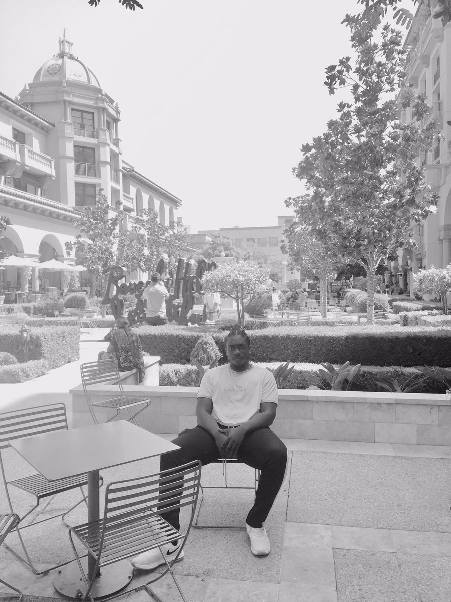 dondre51's tweet photo. BEVERLY HILLS, CA https://t.co/gDVxSPHHSg