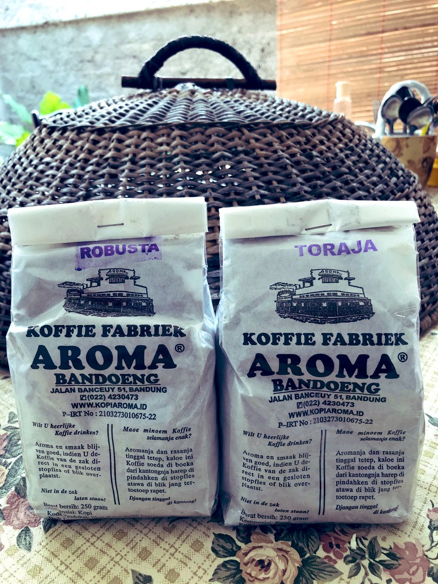 kamto_adi's tweet photo. Tuhan menciptakan Bumi Parahiyangan sambil tersenyum, mungkin karena itulah Bandung demikian memikat hati dan memberikan banyak kenangan.

Ada 2 paket kopi, Robusta dan Toraja yang bisa kalian nikmati. Cukup RT saja, saya undi besok siang/sore.

Selamat berakhir pekan. ☺️☺️☺️ https://t.co/dmsJrIuyTE