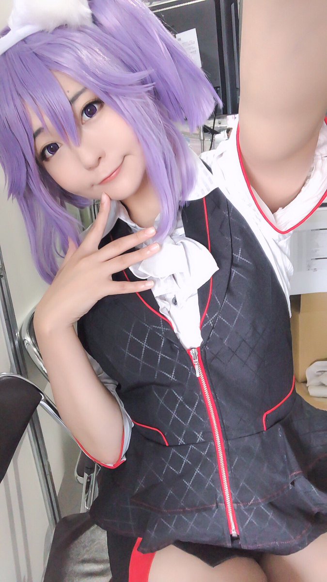 chihichir0's tweet image. つくほんちゃんの衣装はこんな感じ〜！🎰🐶✨
ミニスカートでかわいい☺️💓

14:00からのCDお渡し会💿、現在整列券を配ってます✨

是非貰いにきてね♡´･ᴗ･`♡

#c92 
#c92コスプレ 
#ビクマっ娘