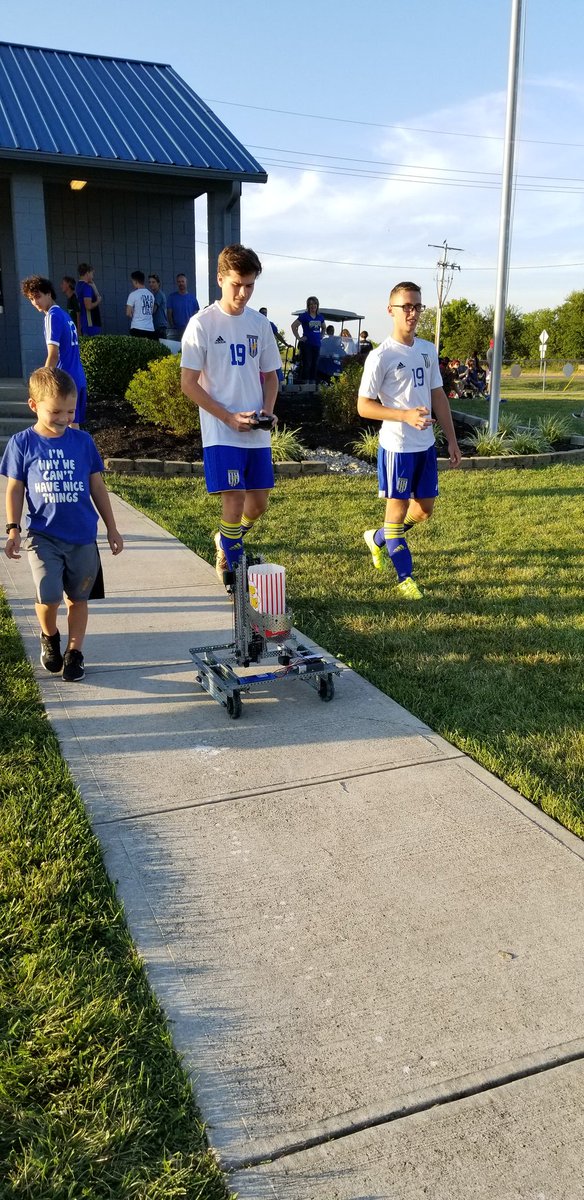 JulieStoeffler's tweet photo. GCHS soccer meets Vex Robotics.  Popcorn delivering robot. #vexrobotics #gcsoccer https://t.co/5bAKxlIOHo