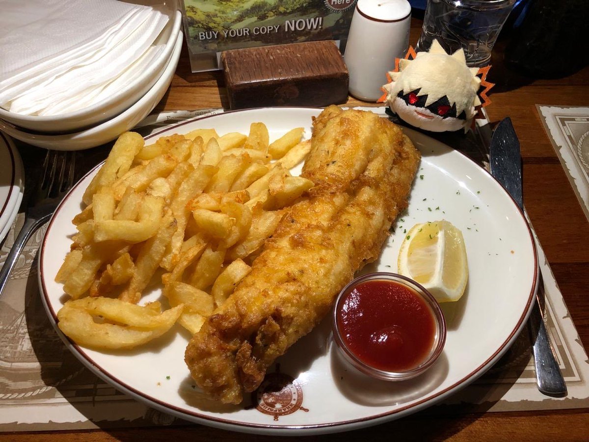 VwVneer's tweet photo. yer old fish’n chips 🐟🍟
#happyholidays #southafrica #holiday #tourist #kacchan #mochimascot #もちもちマスコット #excited #Travel #August9th #picturebyme #pictureoftheday #ヒロアカ  #heroaca_a #Veneersinsouthafrica #marinerswharf #wharfsiderestaurant https://t.co/dkgtpHurJd