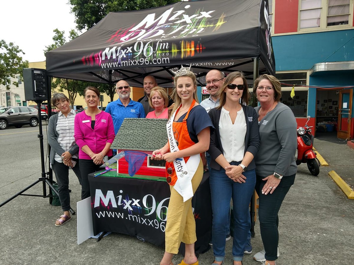 Mixx96's tweet photo. OlyFed gives $2600 to Little Red Schoolhouse School Supplies Drive, matching Heritage Bank's challenge! Taking donations of all sizes until 6pm today at corner of State & Washington! #LittleRedSchoolhouse #OlyFed #HeritageBank https://t.co/uYfLiqJWKU