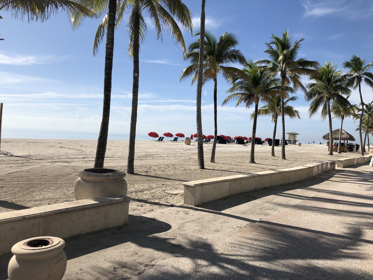 Together we can change the world, just one random act of kindness at a time.- Ron Hall 💙 #SFLMobileHeat came together this morning to assist in the #OurEGThing  Beach Cleanup!! Such an awesome way to start our weekend 🌴<a href="/OzzieEspinal/">Ozzie Espinal</a> @geauxlego
