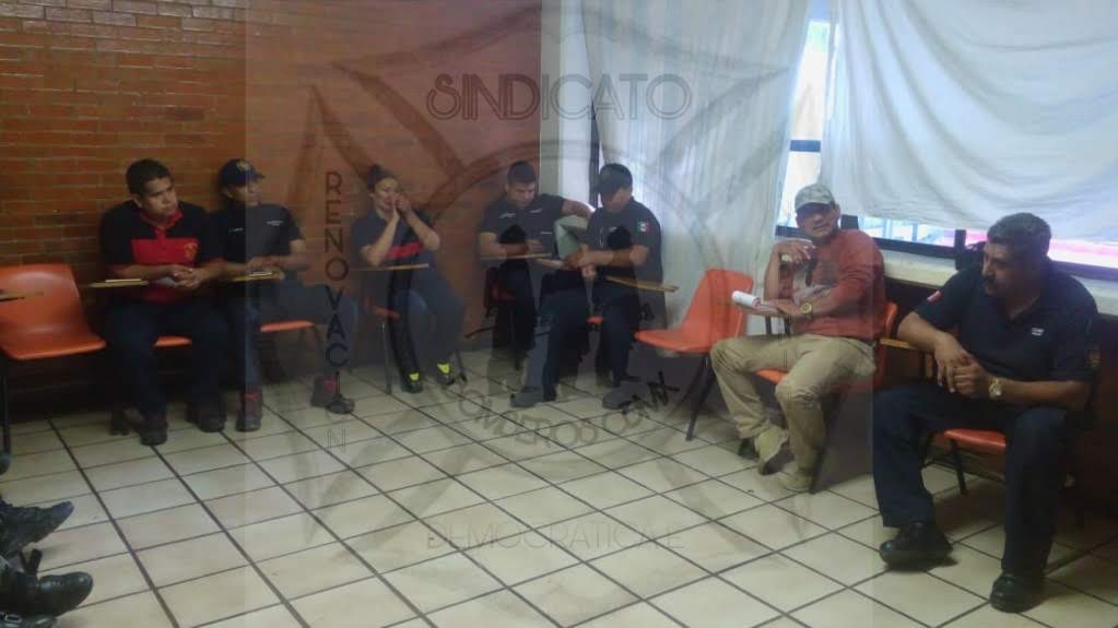 RDIBomberos's tweet photo. Buena tarde compañeros ayer el comité visito, Saavedra, A. Obregón e Iztapalapa 2 con buen recibimiento, vamos excelente! https://t.co/WxVY9DQz5d