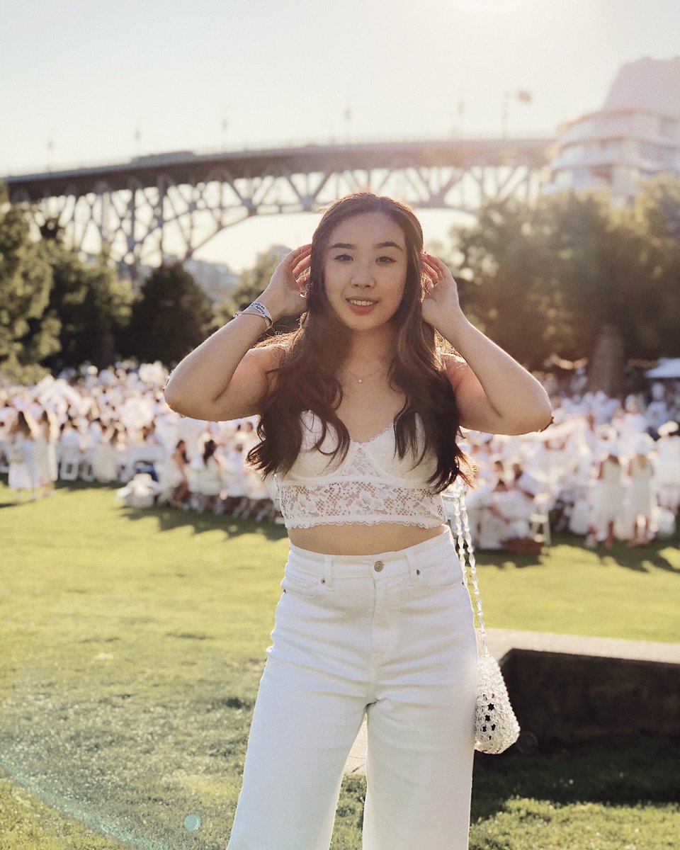 maxbrownstudio's tweet photo. Partied in a sea of white yesterday at @DinerenBlancVan #DEBVan https://t.co/8b2TVJFO3I