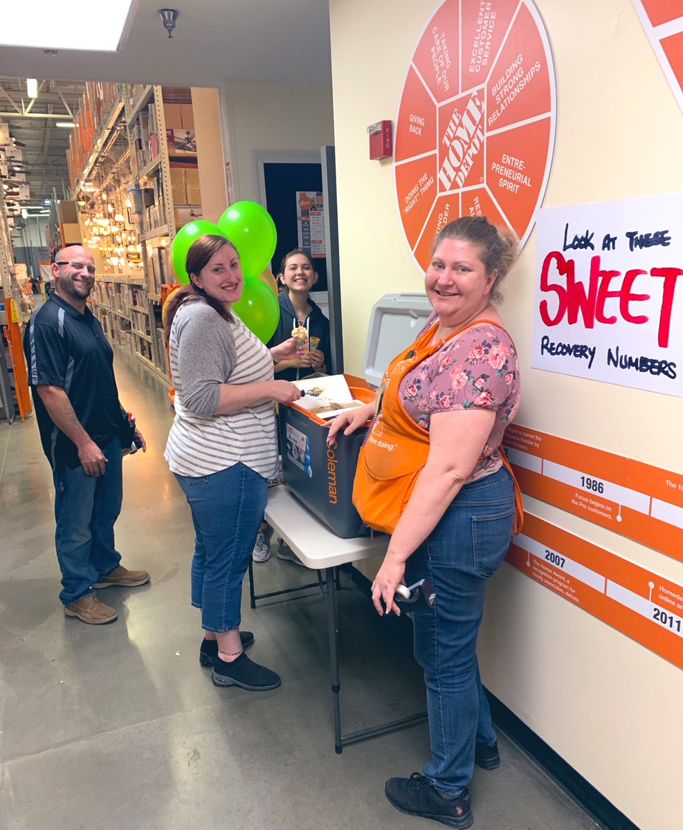 taelyloynd's tweet photo. Ben and Jerry’s for every associate demonstrating Recovery Behaviors! #IssaQuality ice cream for #issaQuality recoveries! #Bob #Mac #lisa #mitch #lana #ham @jetcityapm https://t.co/wmVAPvBm0w