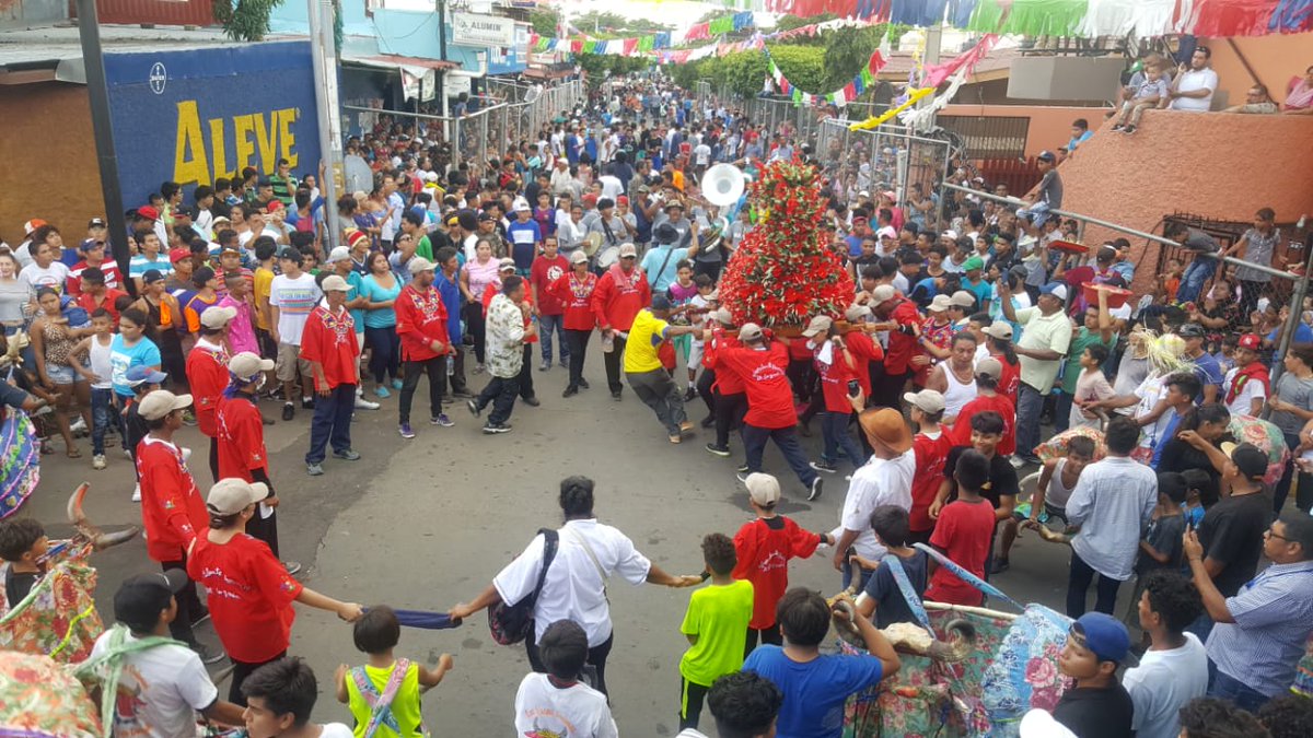 Viva_Managua's tweet photo. 🔴 📸#EnFotos Las vaquitas culonas salen a las calles a celebrar el penúltimo día de las fiestas de Santo Domingo. https://t.co/wGNzfVoY3V