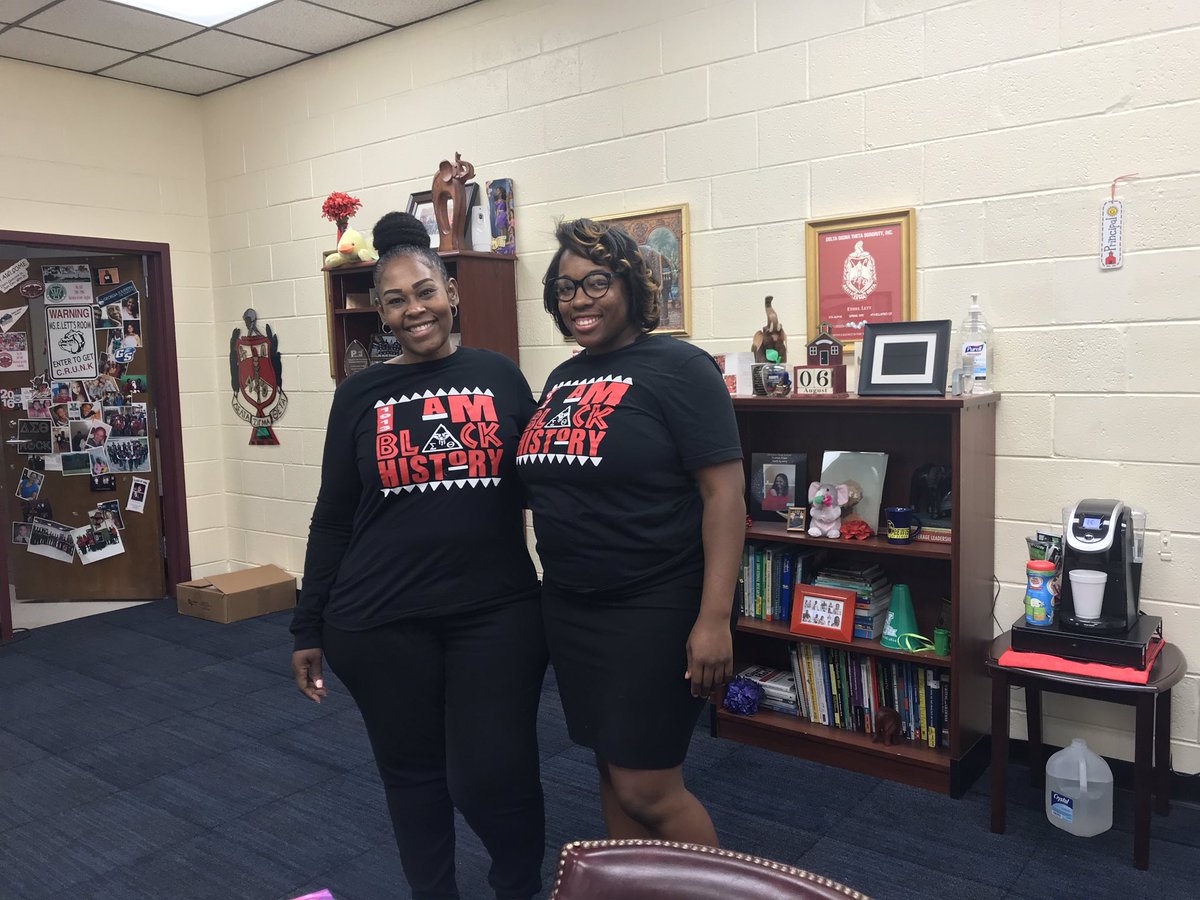 DrEthel_Lett's tweet photo. When you end up dressed like one of your BEST teachers twice in the same week! 🤔🥰😍@CSTHeartAtWork https://t.co/jwiGiNw5zc