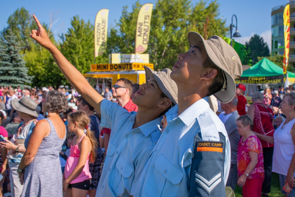 VernonCadets's tweet photo. Mercredi après-midi, les cadets de la Compagnie Alpha ont eu la chance d'assister au spectacle aérien du Festival de la pêche à Penticton dans le cadre de leur initiation aux Forces armées canadiennes! @SkyHawksCanada @SnowbirdsFC https://t.co/EFrmi4yQmg