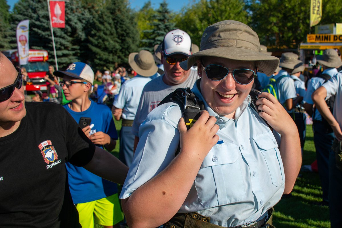 VernonCadets's tweet photo. Mercredi après-midi, les cadets de la Compagnie Alpha ont eu la chance d'assister au spectacle aérien du Festival de la pêche à Penticton dans le cadre de leur initiation aux Forces armées canadiennes! @SkyHawksCanada @SnowbirdsFC https://t.co/EFrmi4yQmg