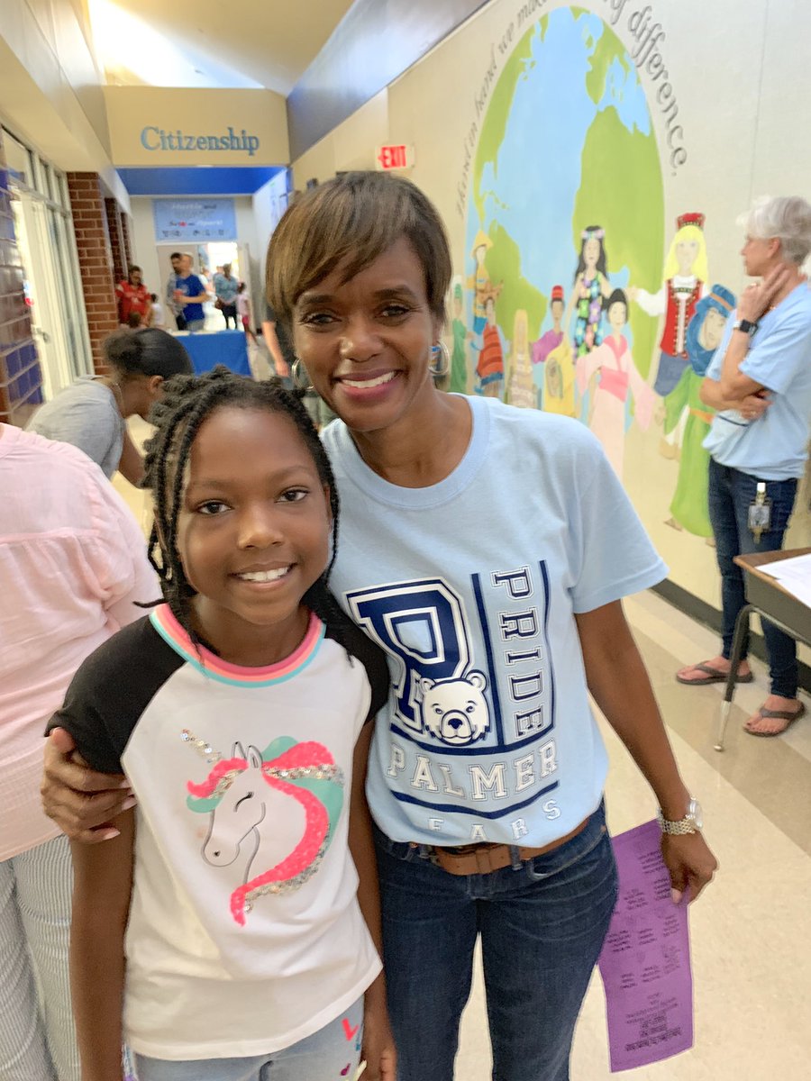 Brownpo4's tweet photo. School starts next week! Weβre excited for our 3rd grade Palmer Bear! #weloveprincipalclay #meettheteacher #3rdgradeready @FortBendISD @PE_Bears https://t.co/j5tnBfMqND