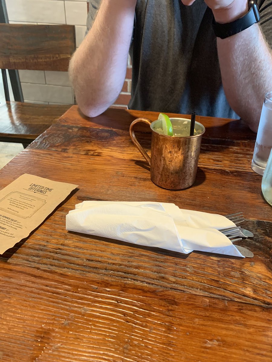 imDonewithcorn's tweet image. #datenight #moscowMule I love vegan night at #flagshipCommons