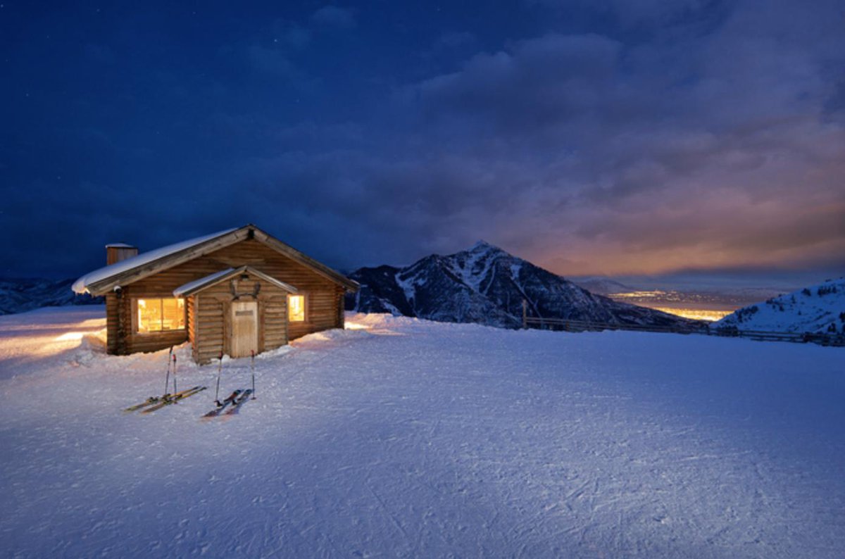 SkiUtah's tweet photo. Did you know that the name for the small eatery at the top of Sundance mountain, “Bearclaw’s Cabin” came from the movie “Jeremiah Johnson," played by the infamous Robert Redford? Sundance is full of rich film history!
#FunkyFactFriday
https://t.co/s76FRTCgTk https://t.co/w84Wst4fmO