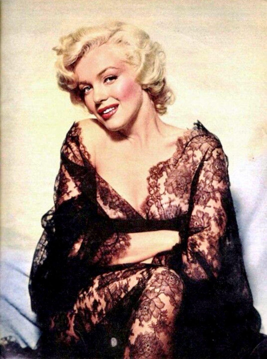 KrysLuvClassics's tweet photo. πΆAn angel in lace,
A fabulous face,
That's no exggeration,
That's my Marilyn.πΆ
#MarilynMonroe #Color #Lace #BrightSmile #RayAnthony #Marilynetteπ https://t.co/19y1xdCKmy