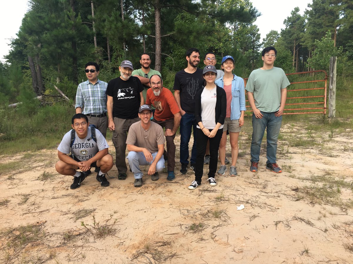 suelos2010's tweet photo. Some of the Great Calzones getting ready for a morning field trip to interrogate a variety of saprolites!! #czo #cczo https://t.co/l9LaaqwMkO