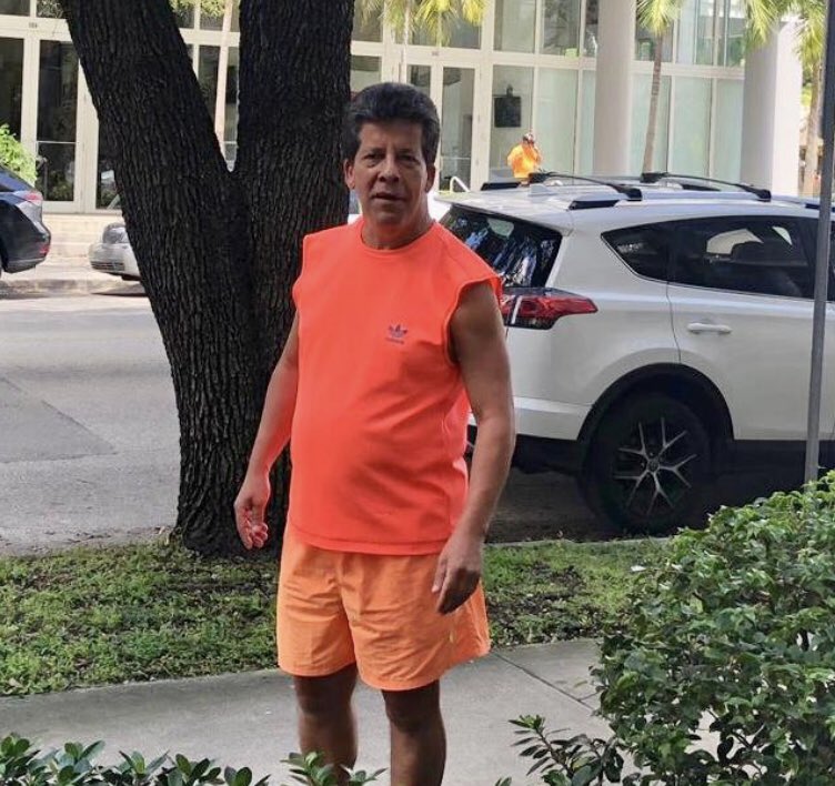 El es Antonio Amado Molina, a quien conseguí hoy, paseando descaradamente en Miami,mientras los dignos funcionarios a quienes injustamente acusó,siguen en la cárcel desde hace más de 16 años. Fue el acusador privado,financiado por José Vicente Rangel,por el caso del 11 de Abril