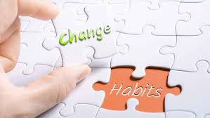 LoriShemek's tweet photo. Changing a Habit?  

Use a 'trigger' to form any new habit. Ex: “When I close my laptop to leave for lunch, I’ll do 10 pushups.”  This is specific >> closing the laptop is the trigger that leads to the push-ups. 

#habits #consistency #success https://t.co/oiFmdvFauK