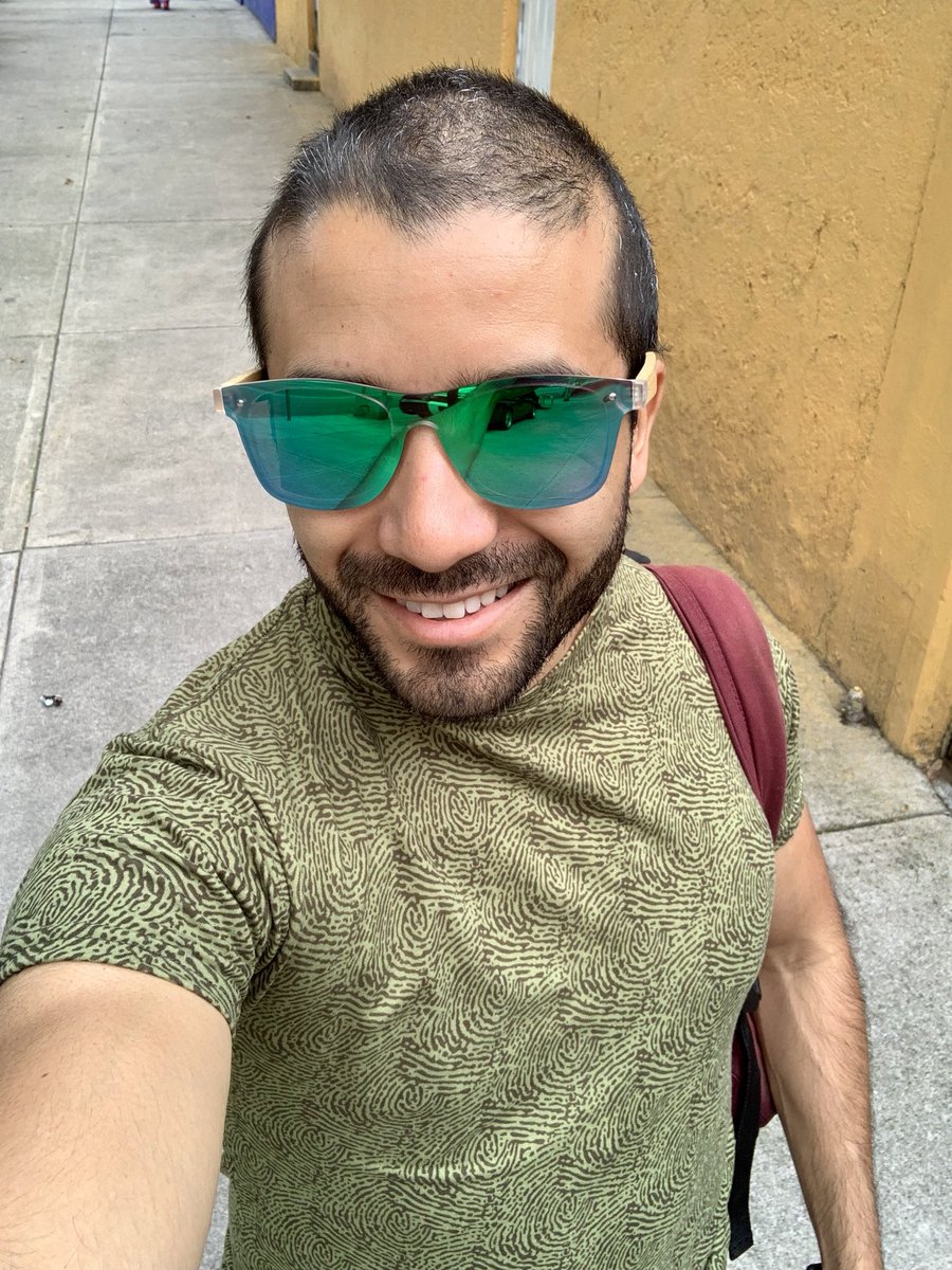 DeLaRosa_Actor's tweet photo. Terminando una semana productiva y agradecido por todo!Les deseo que su viernes termine de maravilla y tengan un bonito fin de semana! 😎
#viernes #green #smile #actor #sunnglasses #NaatLifeGo https://t.co/i9Of4NZPq2