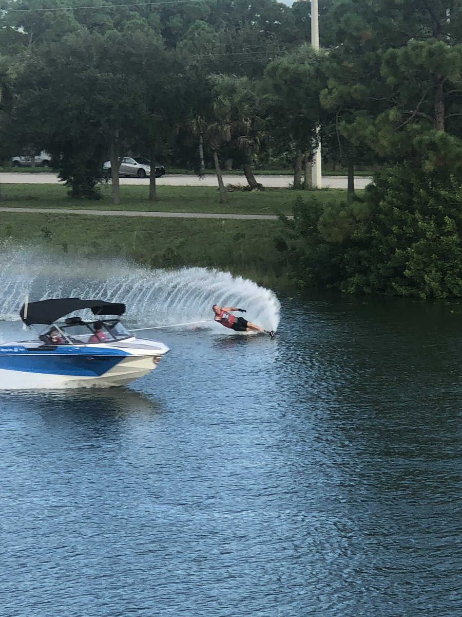 Jeremy Newby Ricci (4) advances into the Final Four round with a score of 1@41.