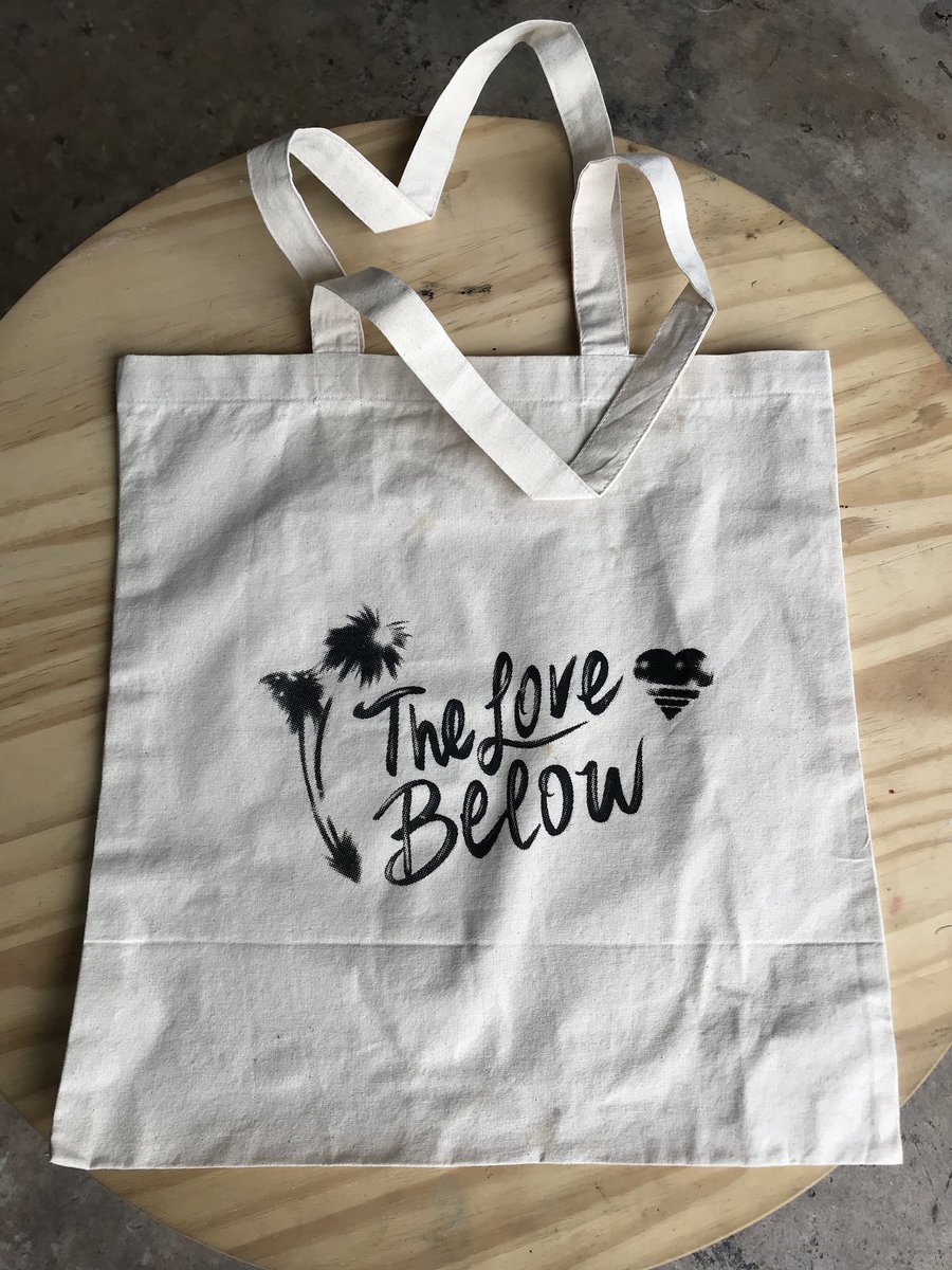 aaoscreenprint's tweet photo. 3 color “air brush” effect print for @TheLoveBelowMia 🔥 https://t.co/qpjkLeiBTG