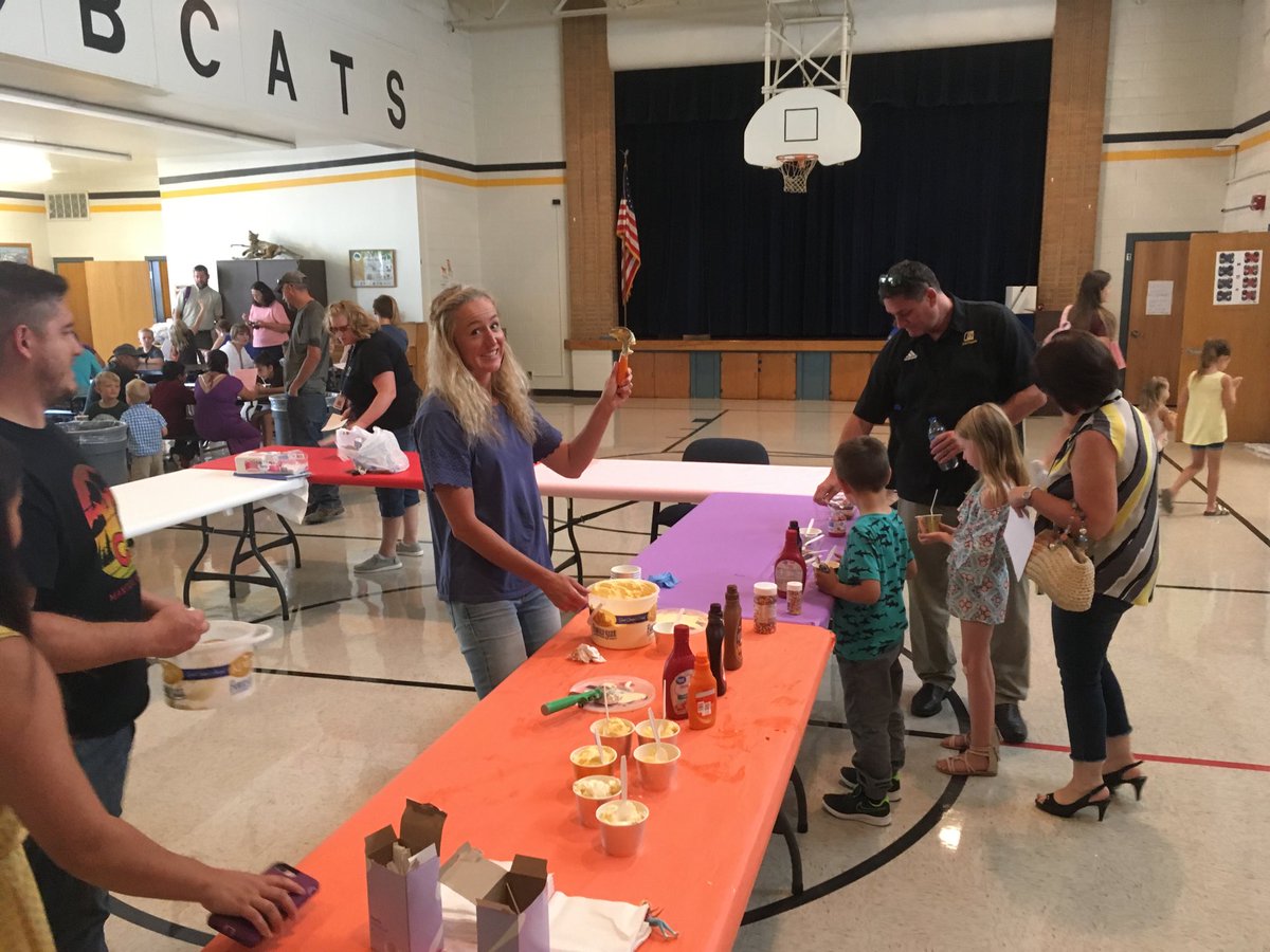 mdhorney's tweet photo. Open House was a huge Success!  Thank you to all the families that were able to make it.  For those of you that were not able to make it, we look forward to meeting you next week!  Enjoy your weekend! #JBbobcatpride https://t.co/8TLeMJ0ldv
