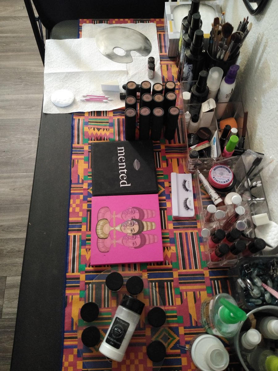 jaliadp's tweet photo. Station set for bridal trial. #ISpy @MentedCosmetics @juviasplace @rcmamakeup @ColourPopCo @SKINDINAVIA @SurvivorEyes @FrendsBeauty @Qosmedix @SmithsRosebud @Maybelline #makeupsetup https://t.co/BZ7cYNKVfF
