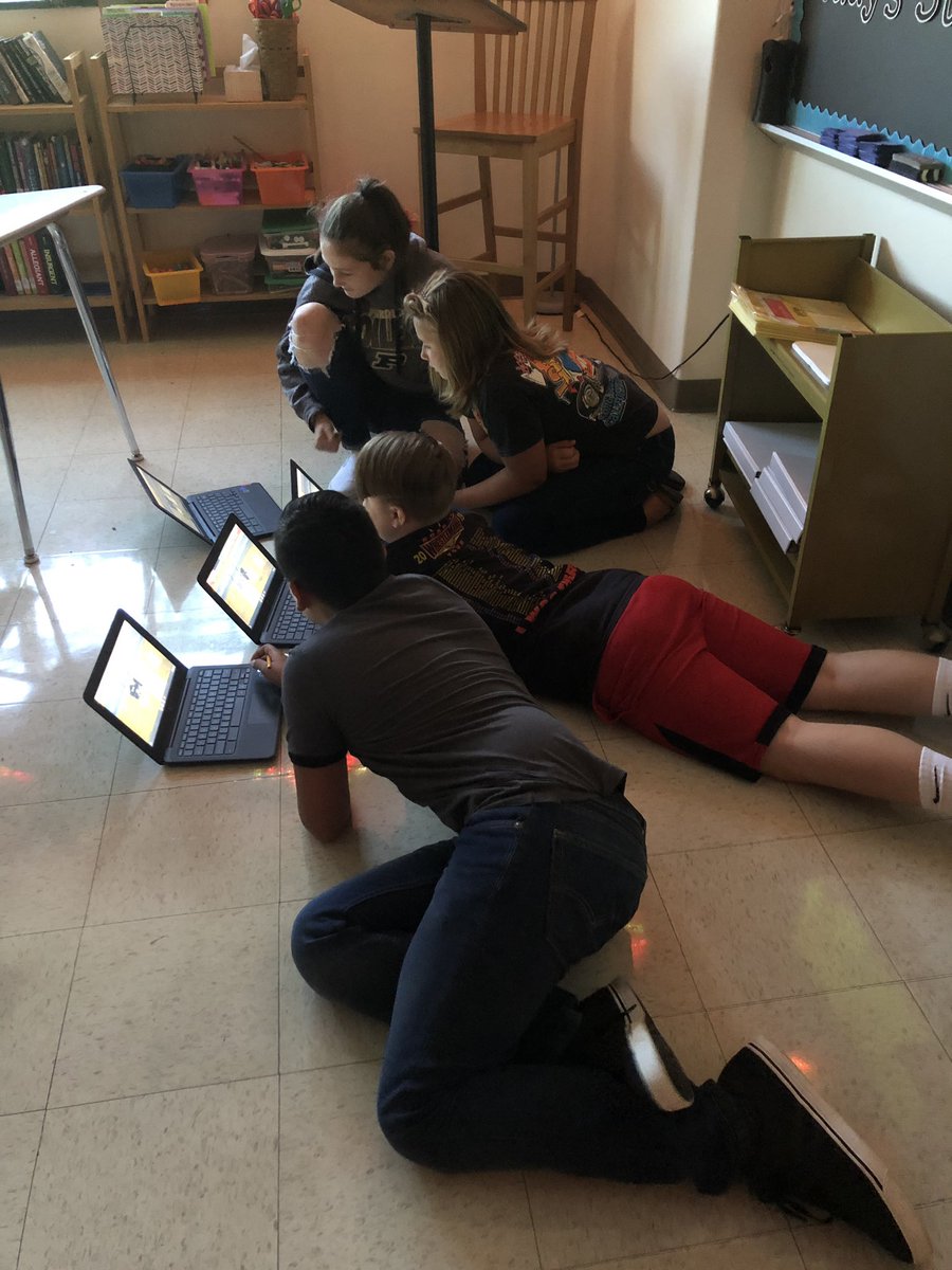 MsDizney's tweet photo. #FunFriday in full force today! Studying for quizzes has never been so entertaining! #sjhs #quizletlive https://t.co/CGKpXyTNSO