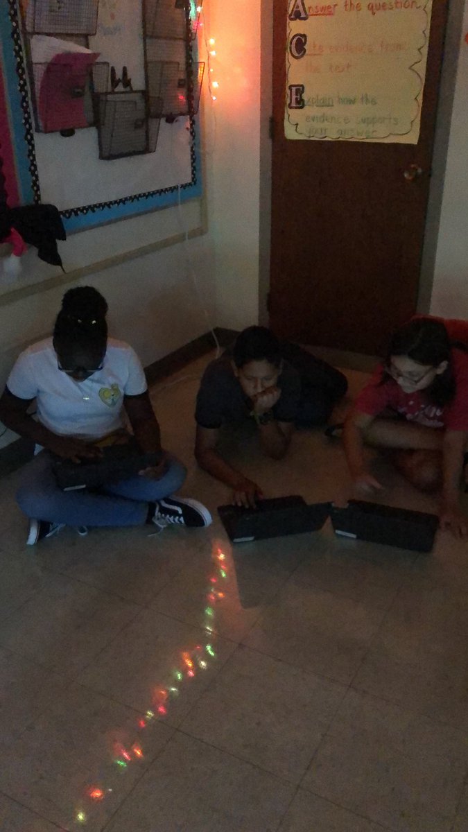 MsDizney's tweet photo. #FunFriday in full force today! Studying for quizzes has never been so entertaining! #sjhs #quizletlive https://t.co/CGKpXyTNSO