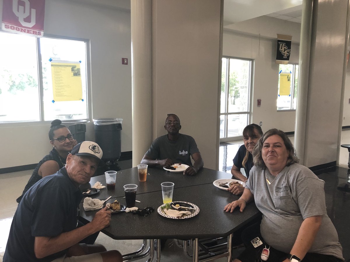 SMisciasci's tweet image. We are family! One band, one sound!! #unityluncheon#bleedblue @katie_krocha @HCPSNewsomeHS @HCPSRead