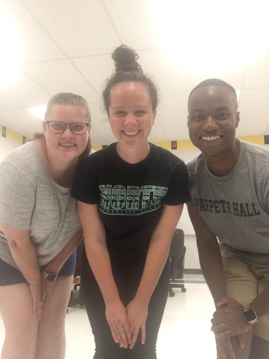 AllisonCates25's tweet photo. Flashback to when some of my favorites came to visit me and my classroom for Independence Day weekend 🎇🇺🇸🎆🇺🇸🎇🇺🇸🎆🇺🇸🎇🇺🇸
#fbf #felloweducators #soulfriends #SummerSelfieBingo #NorthProud #BINGO No. 3 https://t.co/lOwpadAJbx