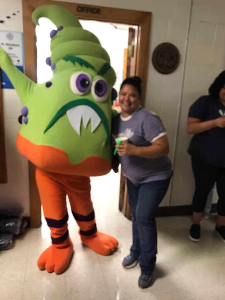 monster_yogurt's tweet photo. Operation Surprise @dallasschools #hexter #disd #monsteryogurt #DallasTX #DallasTeacher #DallasHero https://t.co/OItgFENwPX