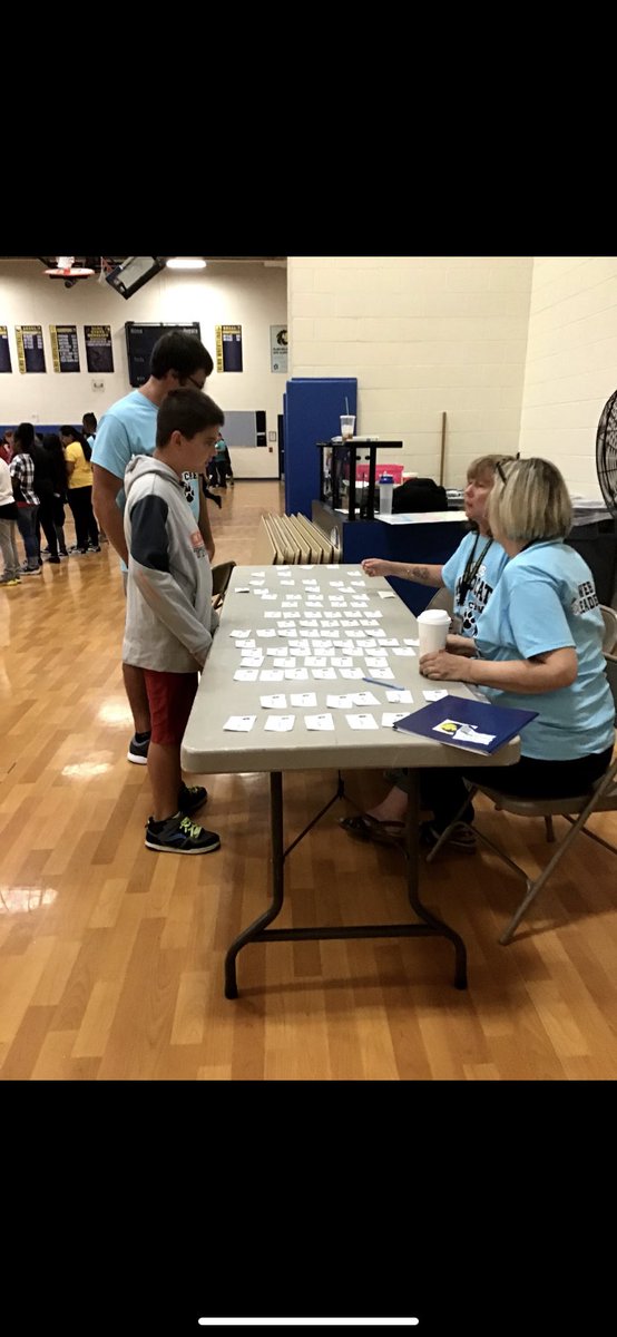 aliaaibrahim8's tweet image. .@ROUNDLAKEMIDDLE  Web Crew Leaders rocked the day for 6th graders today! A job well done by all Ss and Ts! #EduAwesome experiences #webcrew #rlmspride #rlaspride @rlasdistrict116 @BoomerangPrjct @mskaja116