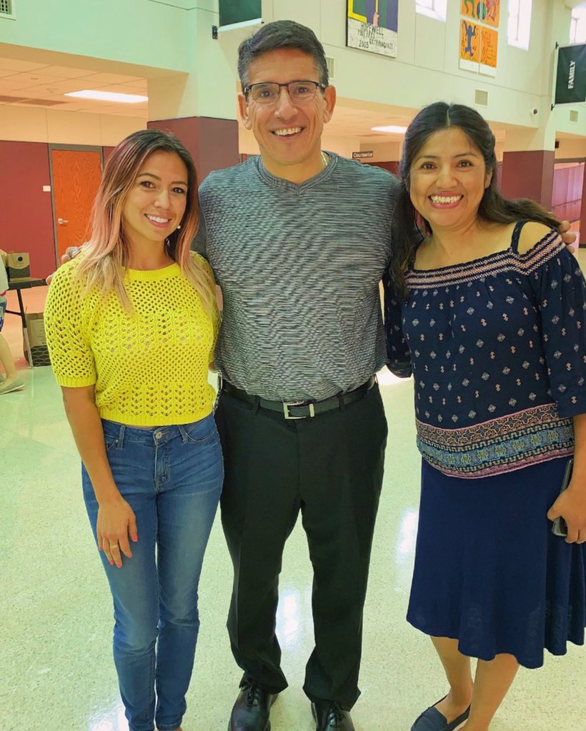 KinderVida's tweet photo. Here with our Superintendent, Dr. Flores, who shared that he appreciates what we do. And we love hearing words of appreciation. He’s always full of positive energy, &amp; he emits that into all of RRISD! #EXCITEDfortheNEWschoolYEAR @roundrockisd @CaldwellHeights #kinder #duallanguage https://t.co/uXhHkFXlFI