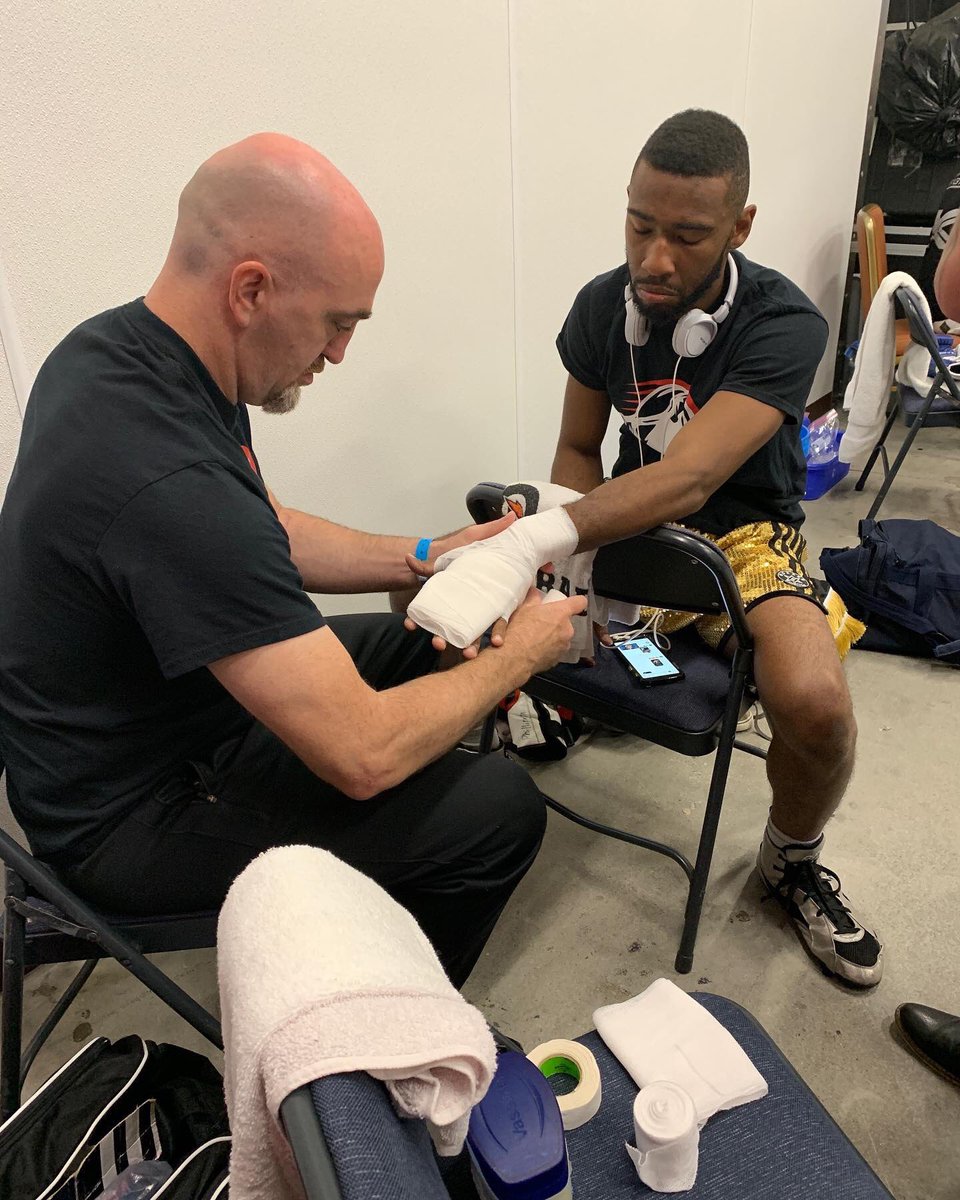 It’s almost #showtime 🥊
#boxing #fightnight #kennysarmy 🔥🥊🔥