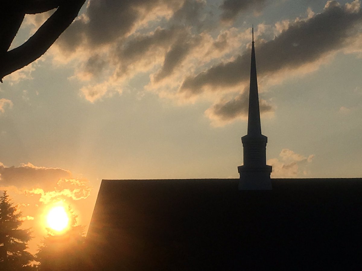 Conductor222's tweet photo. Happened to catch a bit of sunset and my church, Holy Innocents’ #Episcopal #Anglican in the #DioNJ #DioceseofNewJersey #Nj #BeachHaven https://t.co/mw8iktsMXk