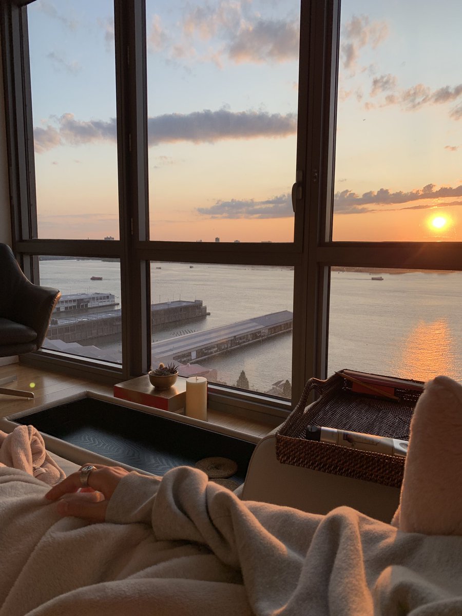 KristianKostov_'s tweet photo. 29 floor, Manhattan 💔 https://t.co/17U1k8F22V