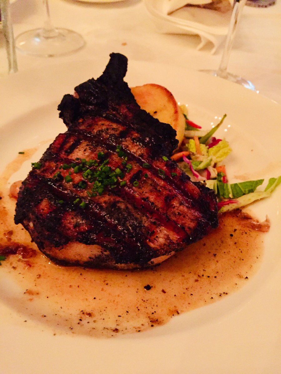 TheFoodie8's tweet photo. #DoubleCutDurocPorkChop
#TassoSpicedAndColdSmokedPorkChop #LocalBeans #CaramelizedOnionGratin #CastIronCornbread #TangyFigBarbecue #NapaCabbageSlaw #CoolinaryMonthNOLA #GardenDistrict #PureDeliciousness Another big thank you to the great @Commanders_NOLA 👌👌👍👍 https://t.co/CLArmxyD7s