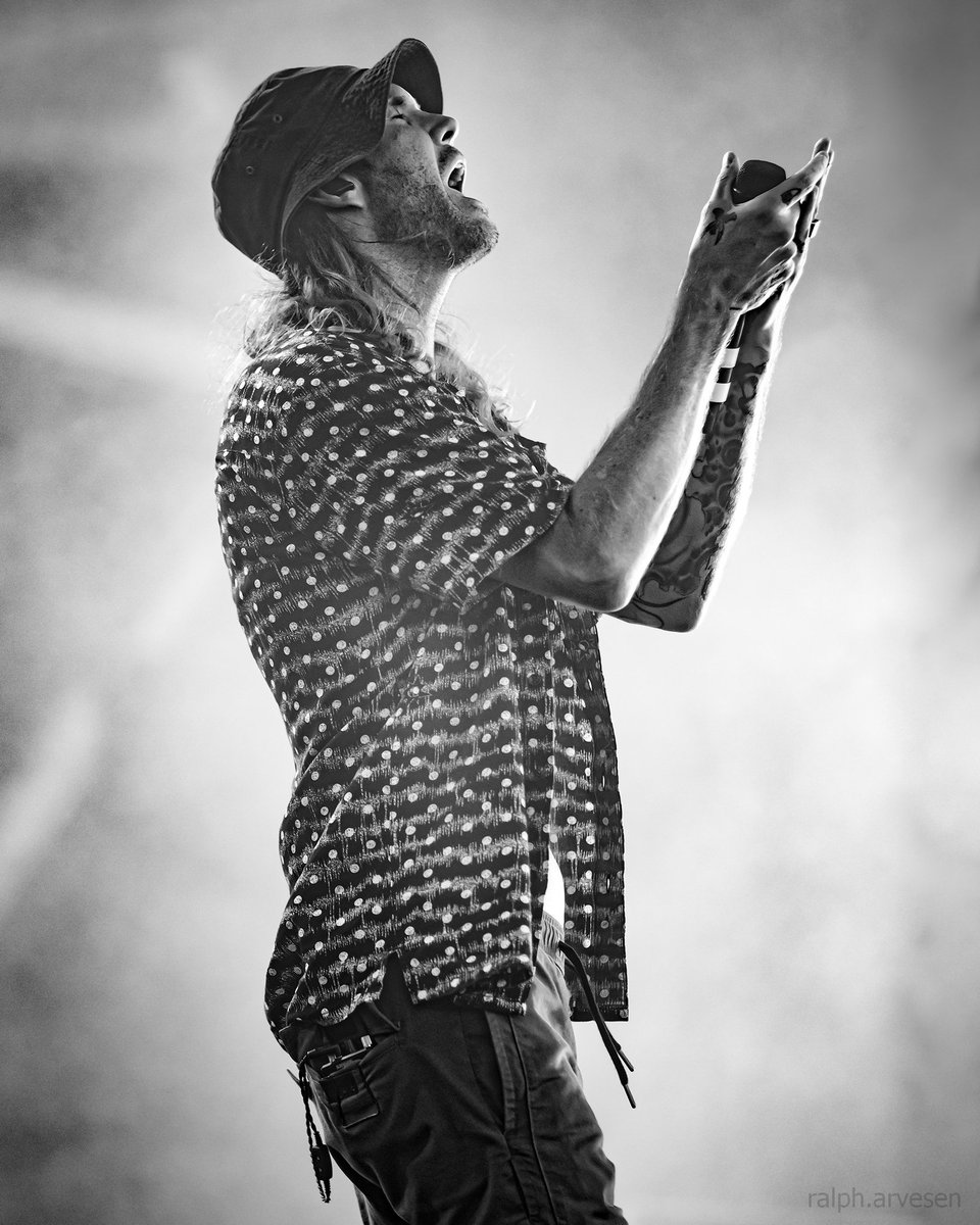 RalphArvesen's tweet photo. Jared Watson with Dirty Heads performing at the Austin360 Amphitheater in Austin, Texas. #DirtyHeads @dirtyheads #JaredWatson @jared_watson
More... https://t.co/8XiqLlmm8Z https://t.co/jmfqRsKO4e