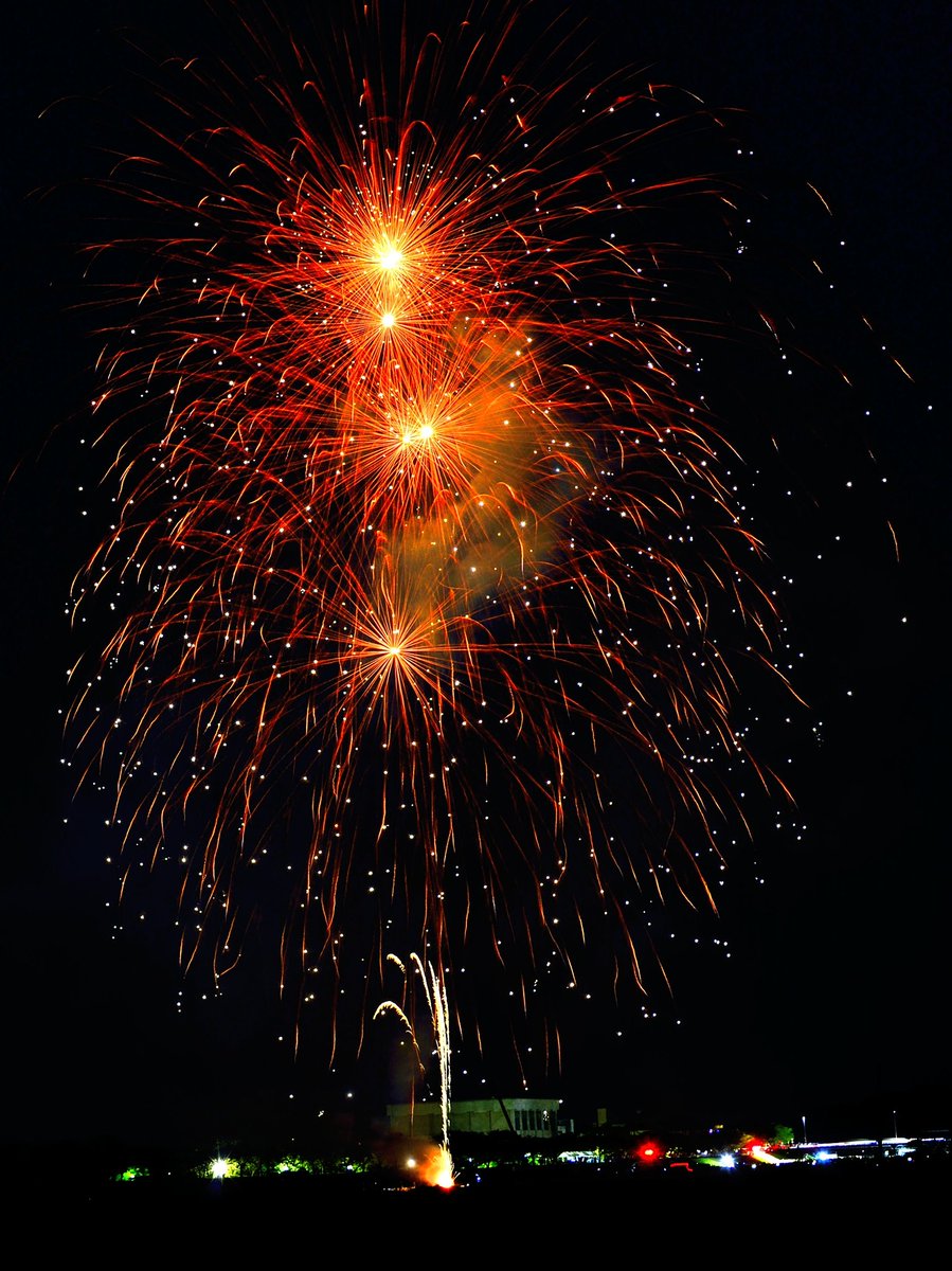 ykkn_cbs's tweet photo. 🎆
「たつの花火大会」(1/6)
🎆
#夏の風物詩 #花火 #花火大会 #打ち上げ花火 #たつの #兵庫 #Fire_flower #Fire_works #japan #japan_of_insta #art_of_japan https://t.co/jE7ViecjgW