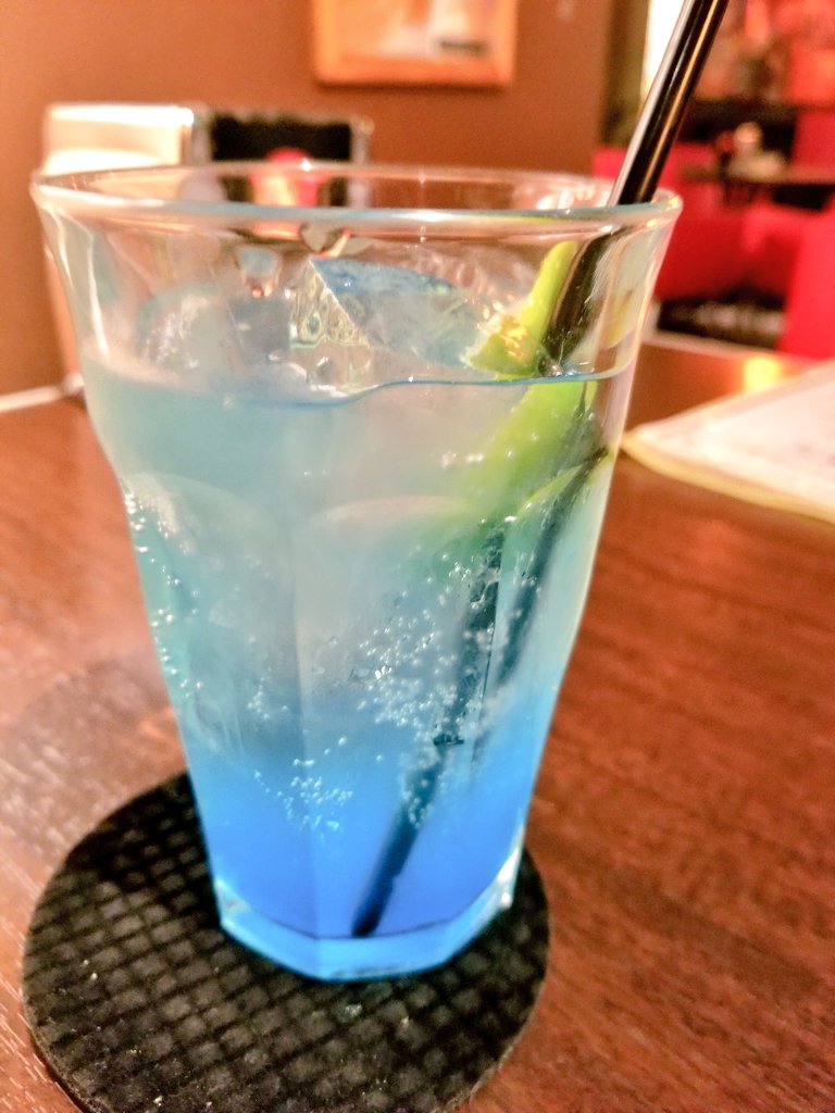 Cat07Kitty's tweet photo. 昨日は、会社のビアガーデン🍺があり久しぶりに飲めました。😃以前、感謝祭の時のカクテル🍸兼続様のカクテルと、景勝様のカクテル🍸飲めました。😃また、飲みたいなぁ？😃😊
#cafeARB 
#やまがた愛の武将隊 
#直江兼続
#上杉景勝 
#cat https://t.co/T7KtkOqm4F