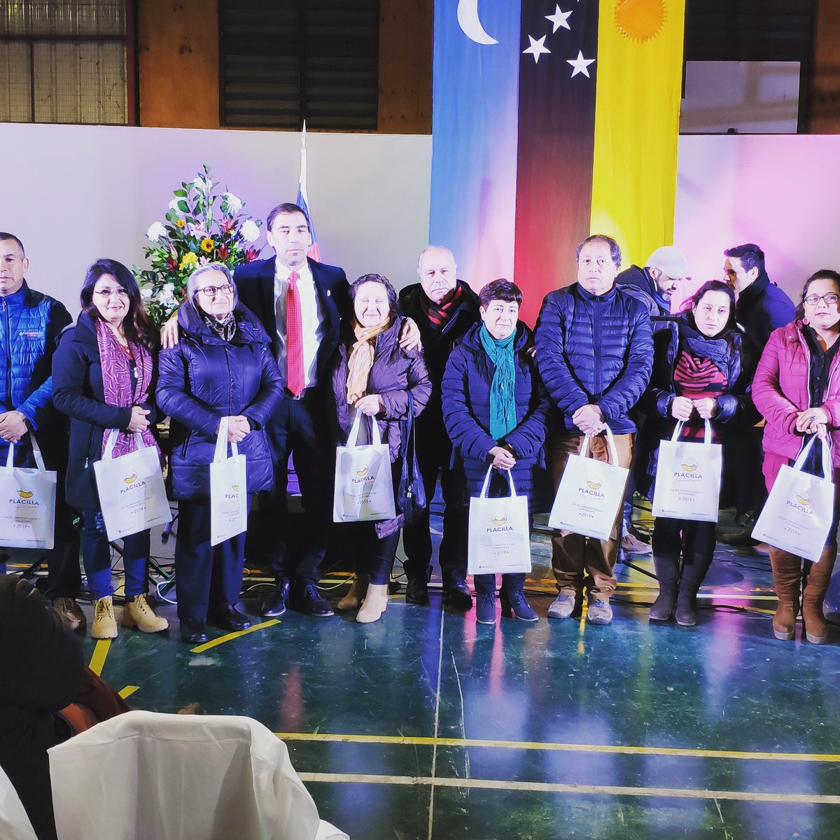 SabesqueC's tweet image. En estos momentos la I. M. de Placilla celebra el día del Dirigente Social. Tulio Contreras alcalde señaló en su discurso que el trabajo que realizan a diario deja huellas y les da las gracias por contribuir al desarrollo  de la comuna.
#SabesQue #dirigenteSocial #Placilla