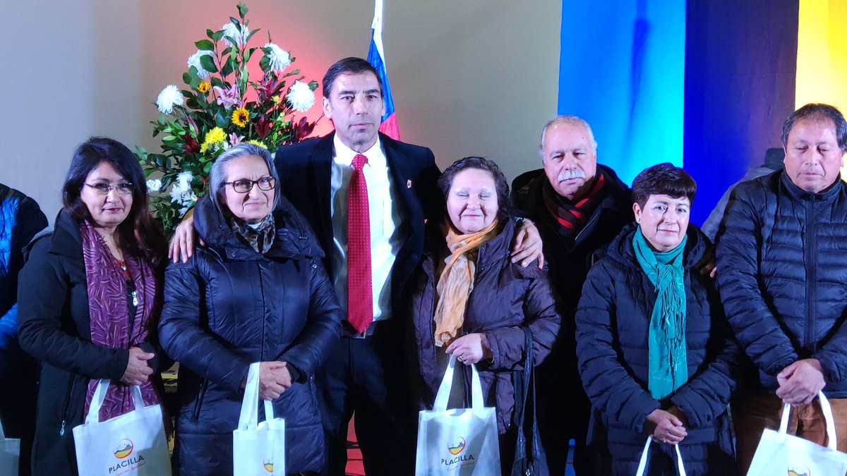 SabesqueC's tweet image. En estos momentos la I. M. de Placilla celebra el día del Dirigente Social. Tulio Contreras alcalde señaló en su discurso que el trabajo que realizan a diario deja huellas y les da las gracias por contribuir al desarrollo  de la comuna.
#SabesQue #dirigenteSocial #Placilla