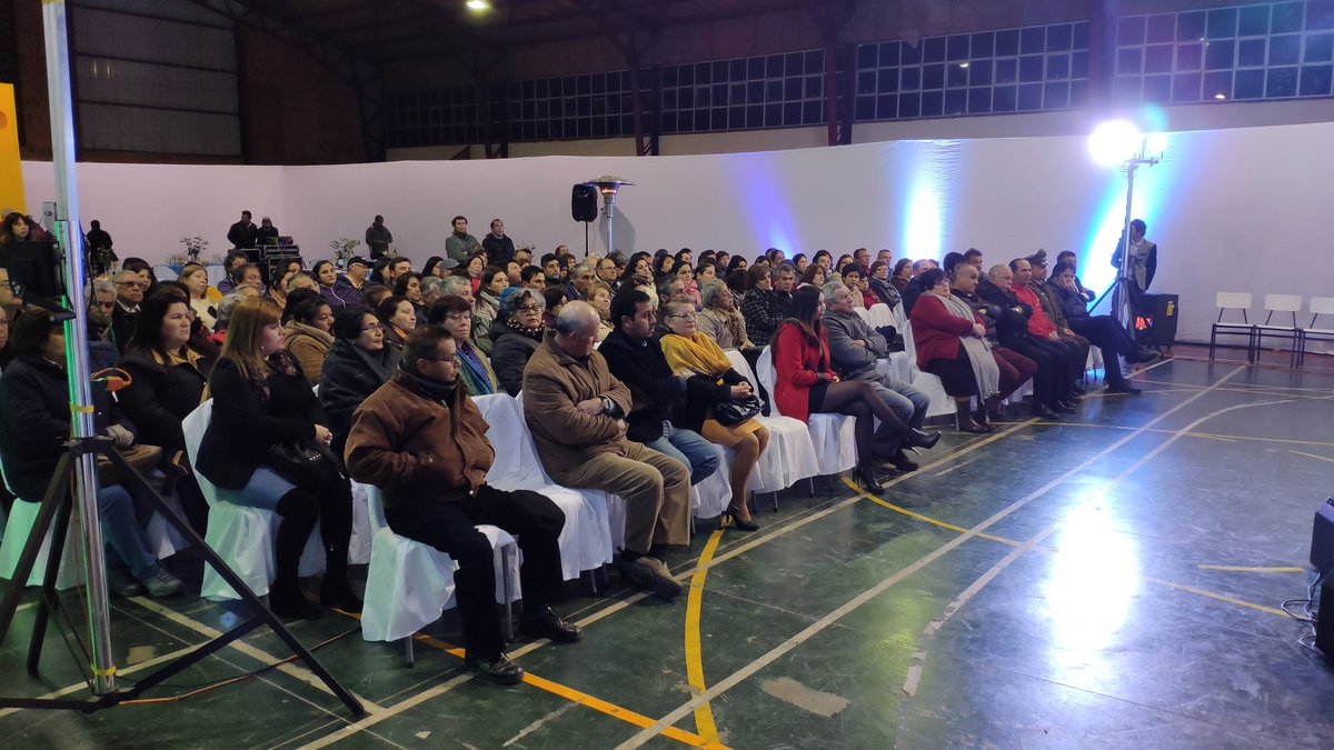 SabesqueC's tweet image. En estos momentos la I. M. de Placilla celebra el día del Dirigente Social. Tulio Contreras alcalde señaló en su discurso que el trabajo que realizan a diario deja huellas y les da las gracias por contribuir al desarrollo  de la comuna.
#SabesQue #dirigenteSocial #Placilla