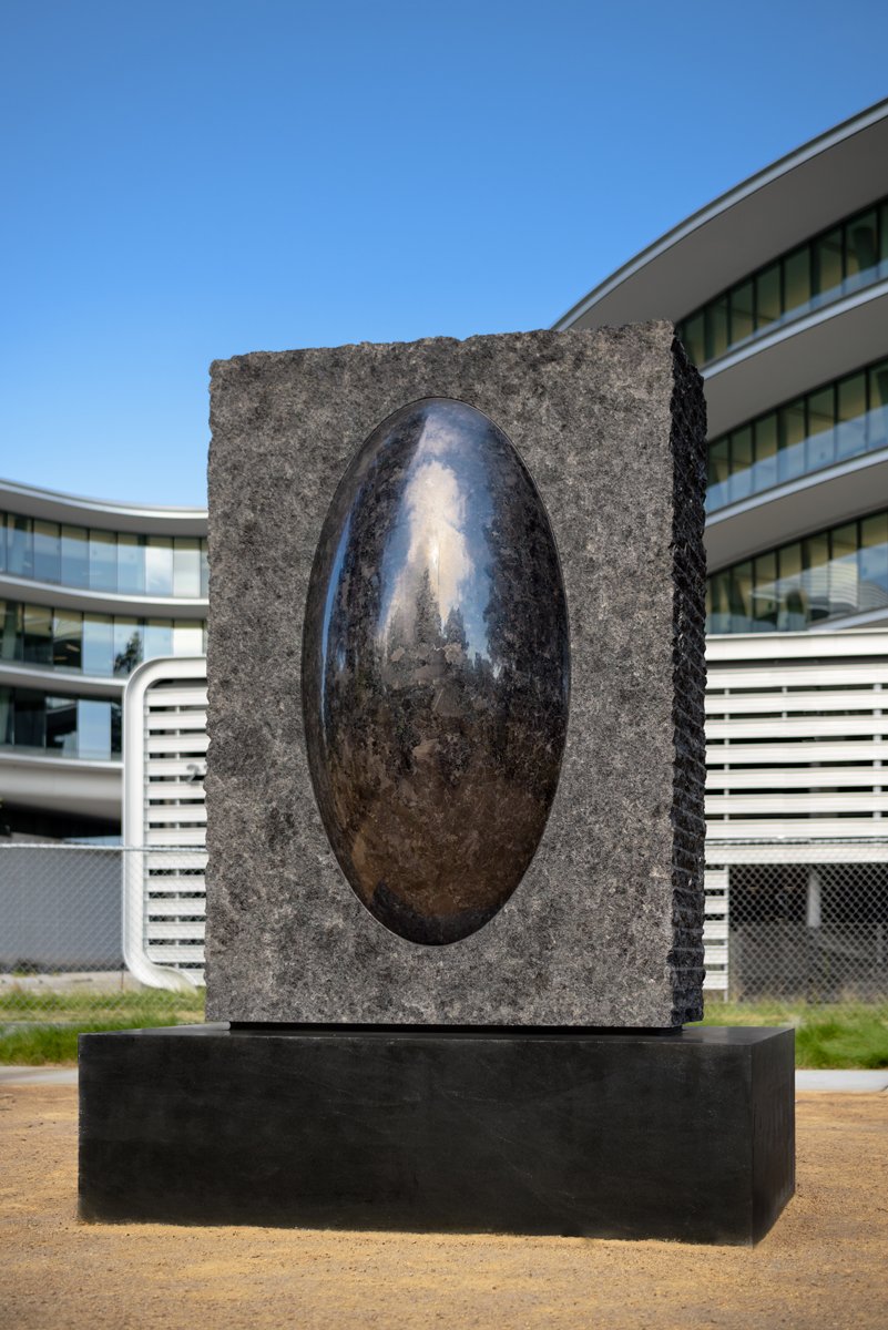 CliffGarten's tweet photo. Formal paradoxes at play in Laris include convex and concave, darkness and light as well as mirroring and translucency. #minimalsculpture #contemporaryart https://t.co/L3FNFsMLlu