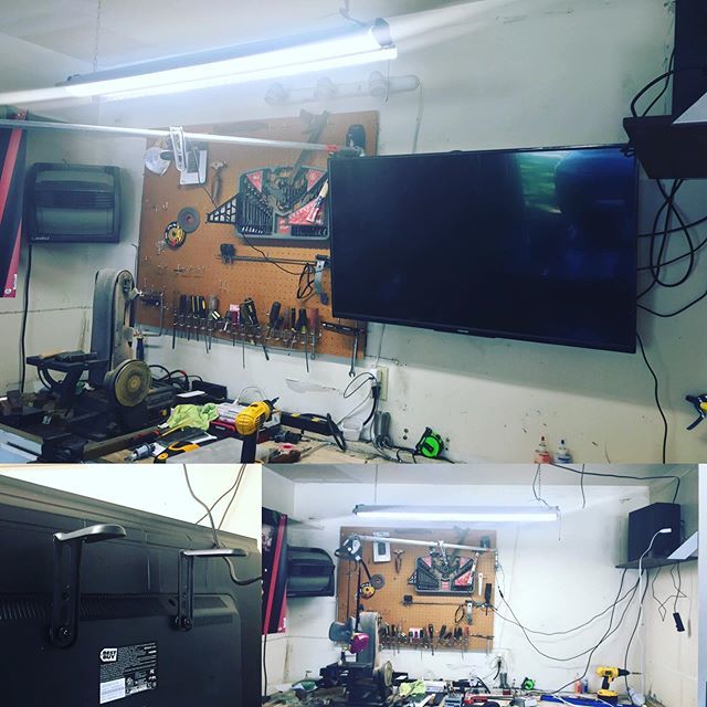 HCKSTexas's tweet photo. Had to do some last minute shop remodel for the #makerbreakbattle2019 #charity #competition that starts tomorrow morning 8 CST!!! Ready to show up for @stackupdotorg #twitch #twitchstreamers #supportsmallstreamers #handmade #trending #hckstexas #customkn… https://t.co/9YYtTgd0j3 https://t.co/Ic4flnwOod