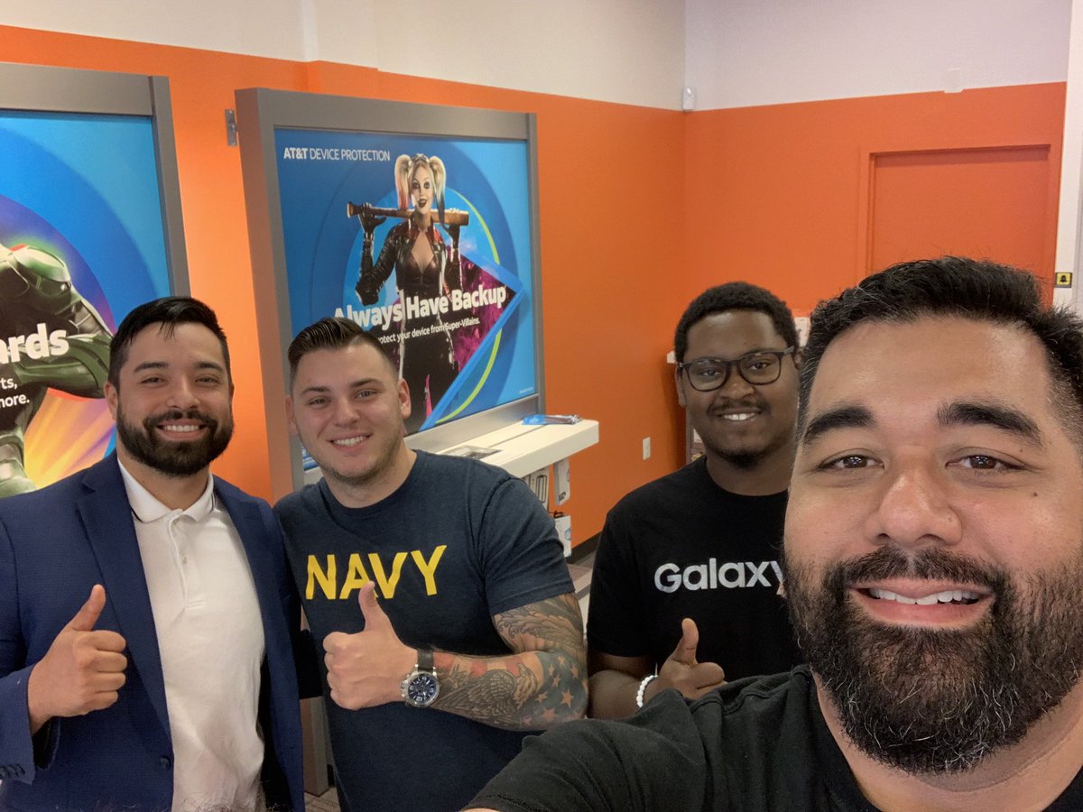 Look who I bumped into earlier at the <a href="/ATTPortablesHV/">AT&T Portables Hilltop Village</a> location ! #Superstars <a href="/ArtVallas/">Art Vallas</a> <a href="/KeavonMokhtari/">Keavon Mokhtari</a> ! #DREAMTEAM ALWAYS A PLEASURE GUYS <a href="/jodiquinn69/">Jodi Quinn</a> <a href="/elthonmunoz/">Elthon Munoz</a> @ATTPortablesEVD <a href="/Ciara_Wills/">cwills</a> @DaijuanDavisSr