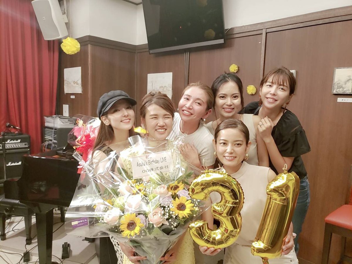 asuko_0809's tweet image. 声かけていいのかなぁ⁇と迷いながら、声かけしなかったんだけど。
まさかのサプライズで皆で来てくれました😭😭
昨日1番のサプライズ‼️‼️
本当に最高の会社、自慢の皆です🥰
#OGink
#mellc
#Specialthanks
#birthdaylive